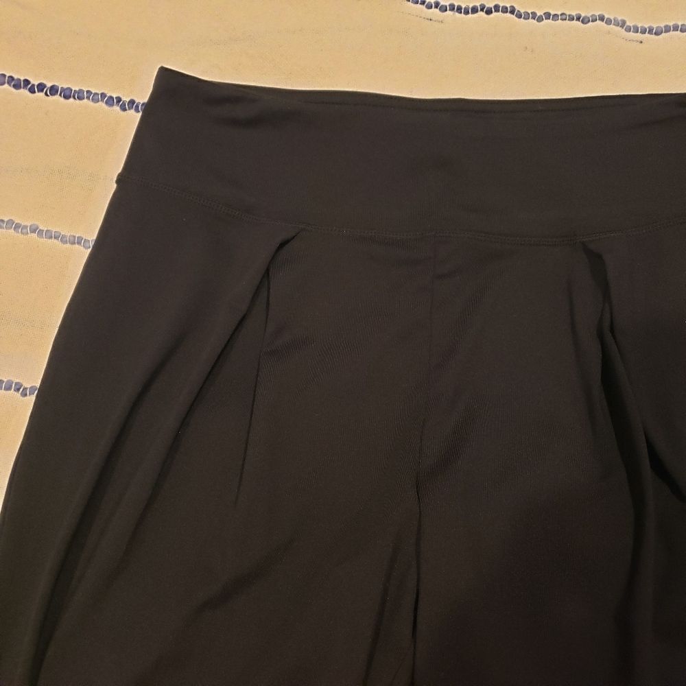 Fabletics Pleated Capris, Size Small - image 4